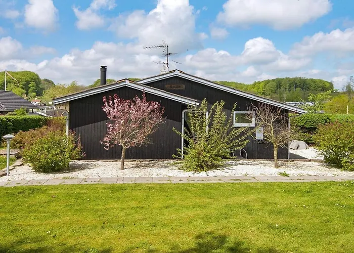 Two-bedroom In Haderslev 12 *